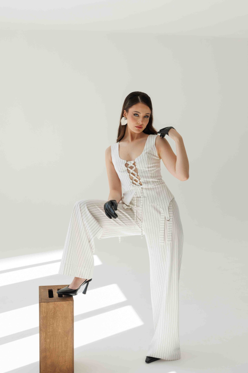 pantaloni-lungi-albi-cu-dungi-negre-4-8767