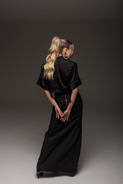 rochie-lunga-neagra-satinata-cu-bustiera-din-dantela-chantilly-5-3933