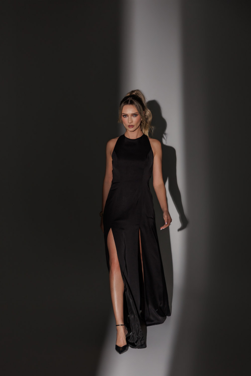 rochie-lunga-neagra-satinata-cu-spate-decupat-si-slit-dublu-3-2474