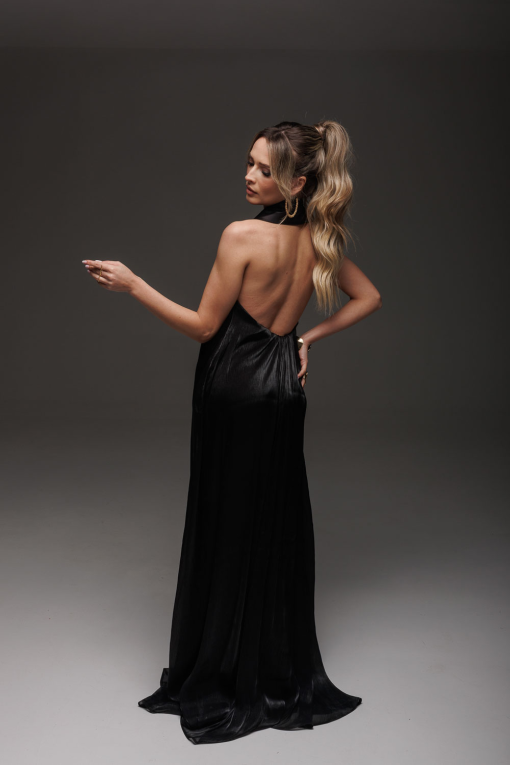 rochie-lunga-neagra-vaporoasa-cu-decolteu-adanc-si-guler-din-tafta-2-3479