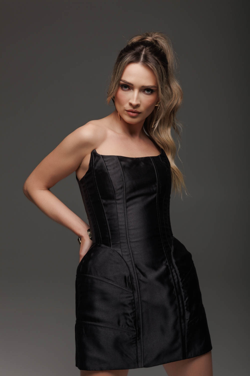 rochie-scurta-neagra-structurata-cu-corset-si-decolteu-catcut-3-1525